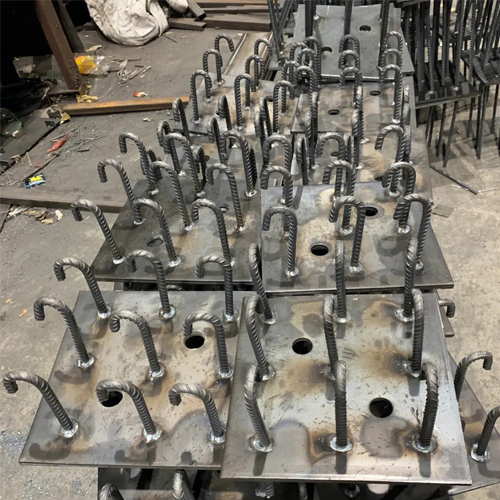 图纸中如何确定上饶预埋件的位置？